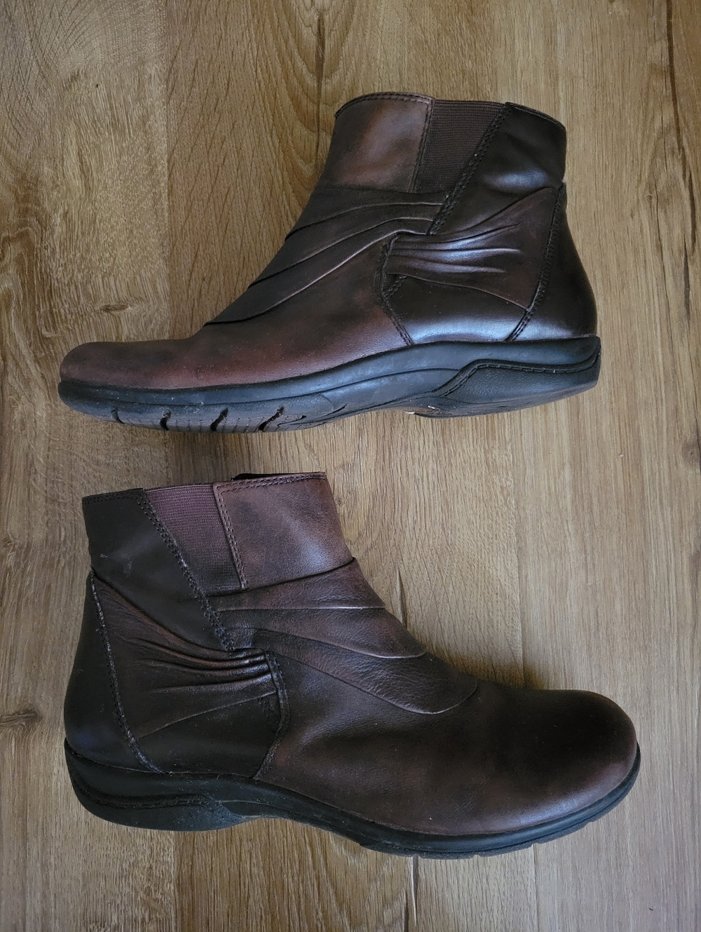 Earth Origins Brown Genuine Leather Ankle Booties